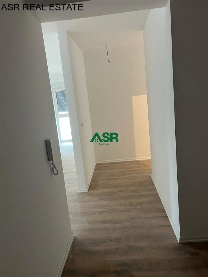 #ID:4096 Banesë 120m2 me #qira në rr.C