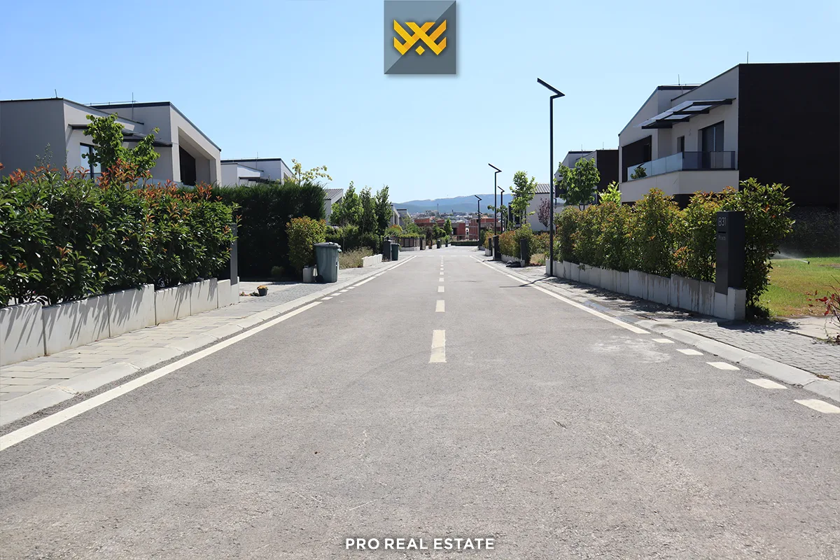 Shtëpi 180m² + 87m² me #QIRA në Lagjen Priam Village