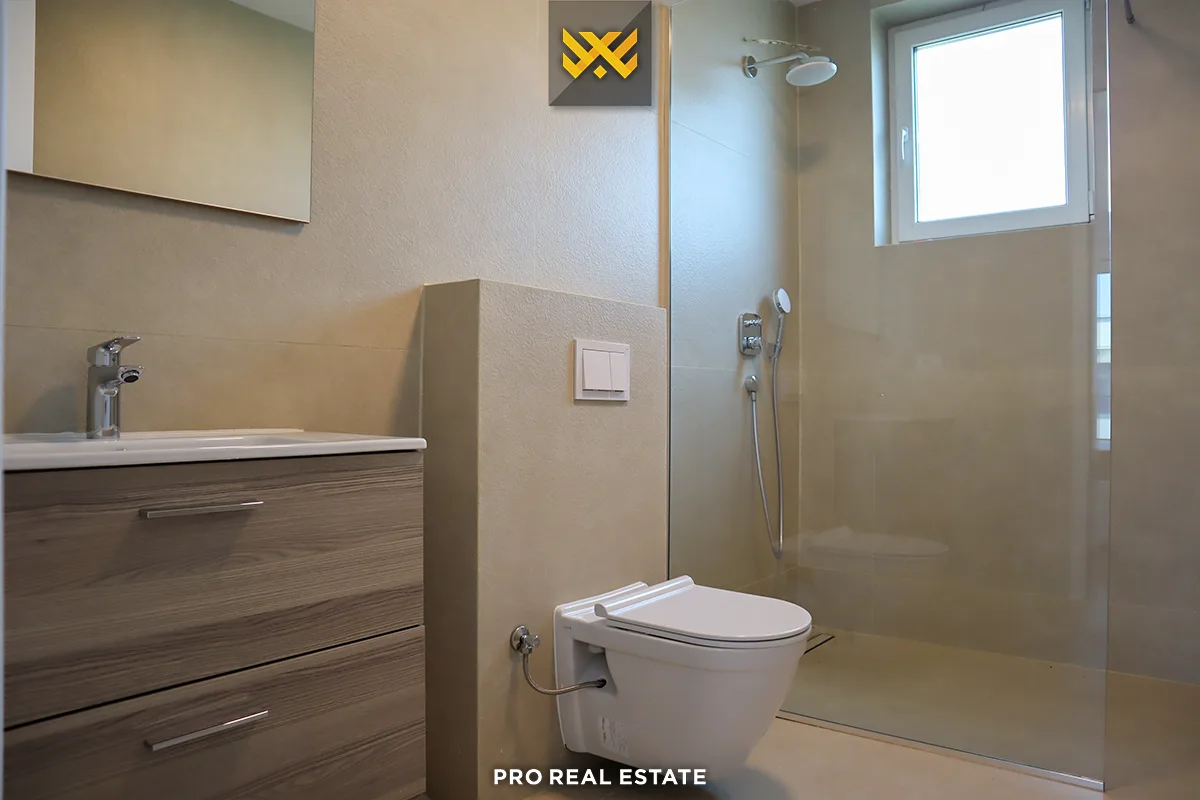 Shtëpi 180m² + 87m² me #QIRA në Lagjen Priam Village