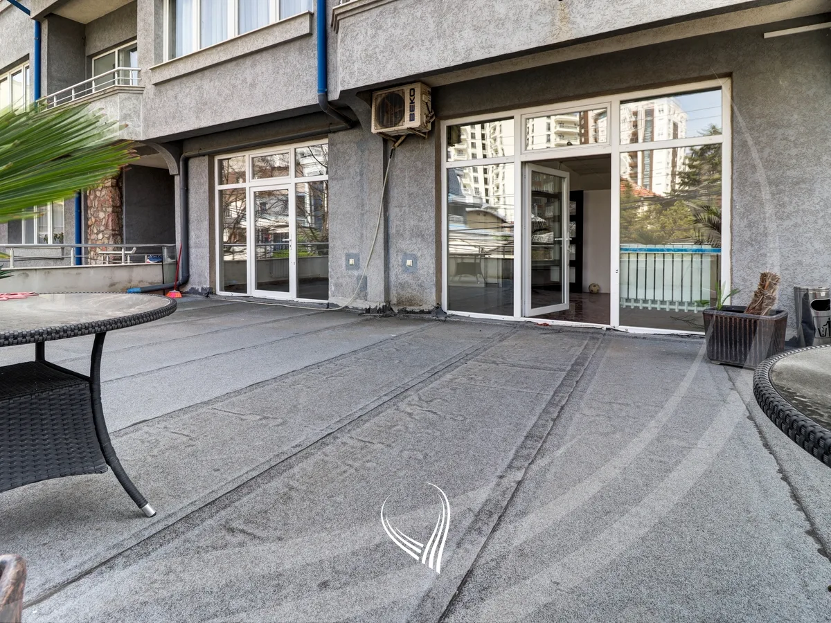 Lokal 320m2 me qira në lagjen Aktash