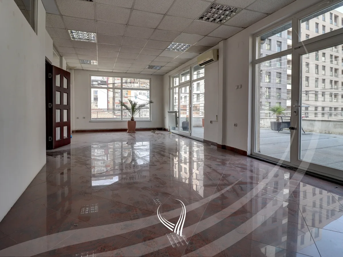 Lokal 320m2 me qira në lagjen Aktash