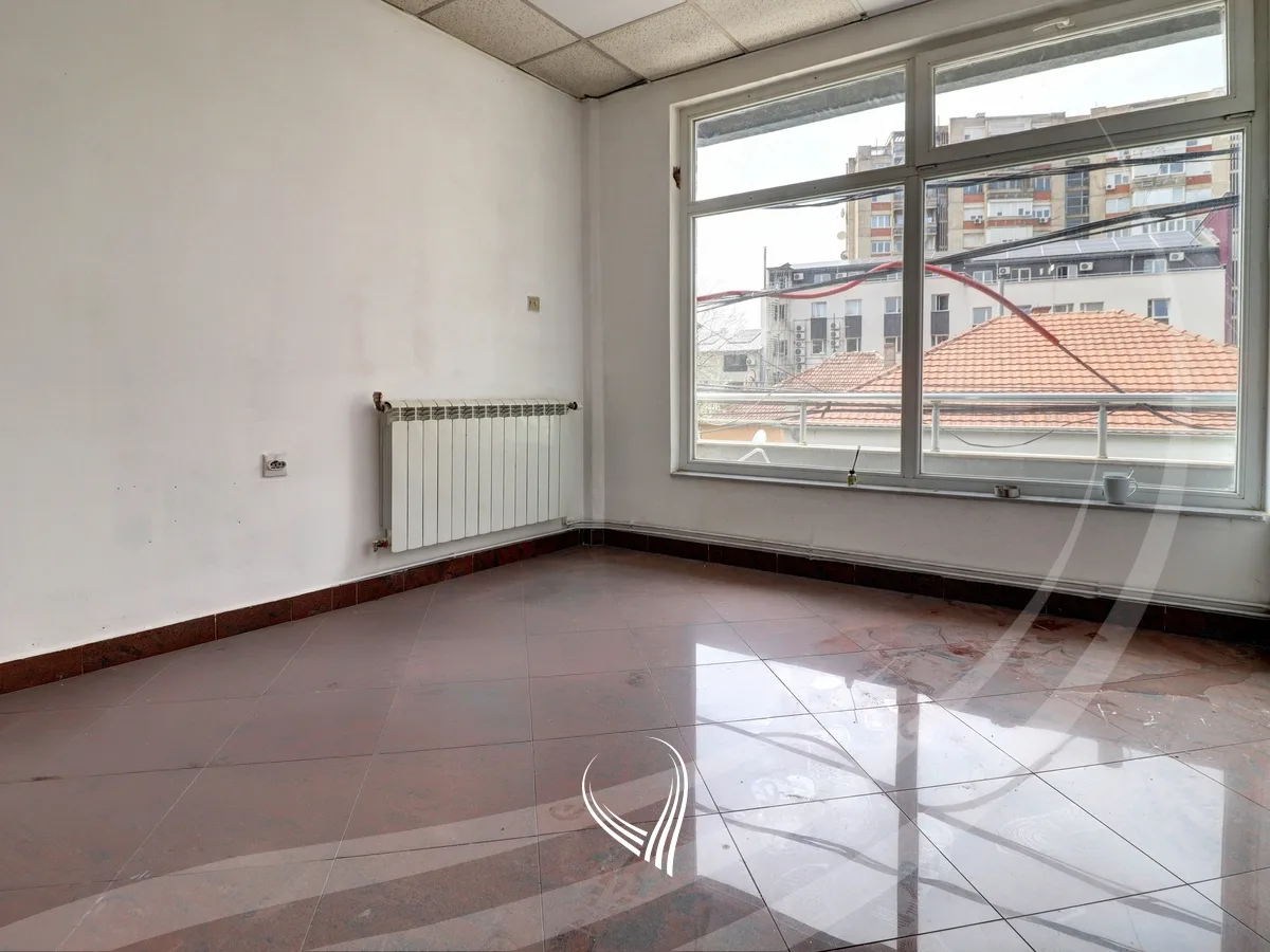 Lokal 320m2 me qira në lagjen Aktash