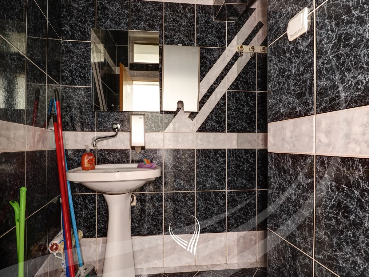 Lokal 320m2 me qira në lagjen Aktash