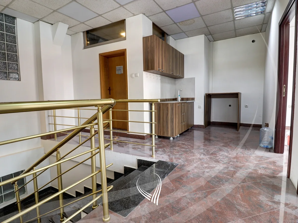 Lokal 320m2 me qira në lagjen Aktash