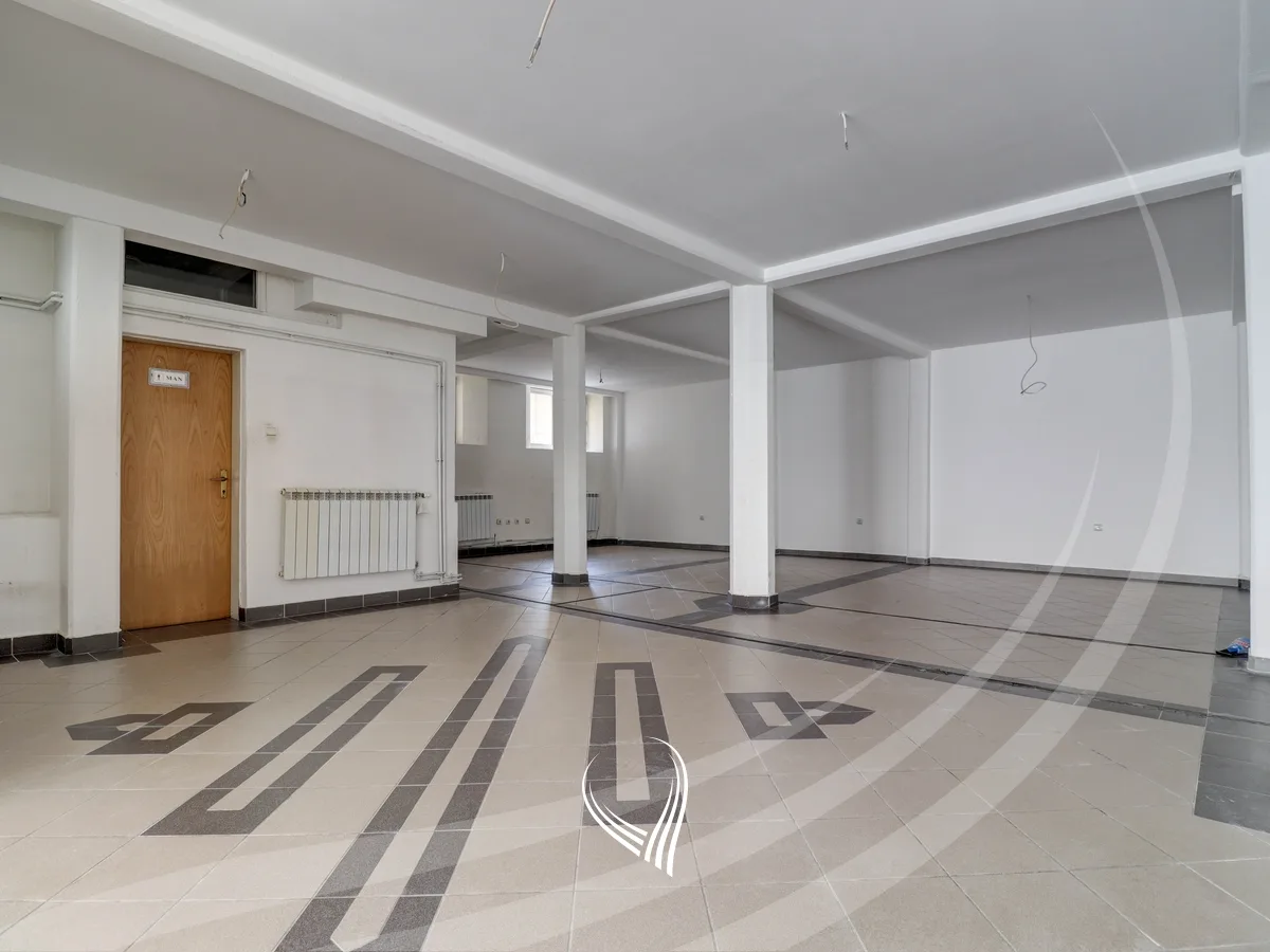 Lokal 320m2 me qira në lagjen Aktash