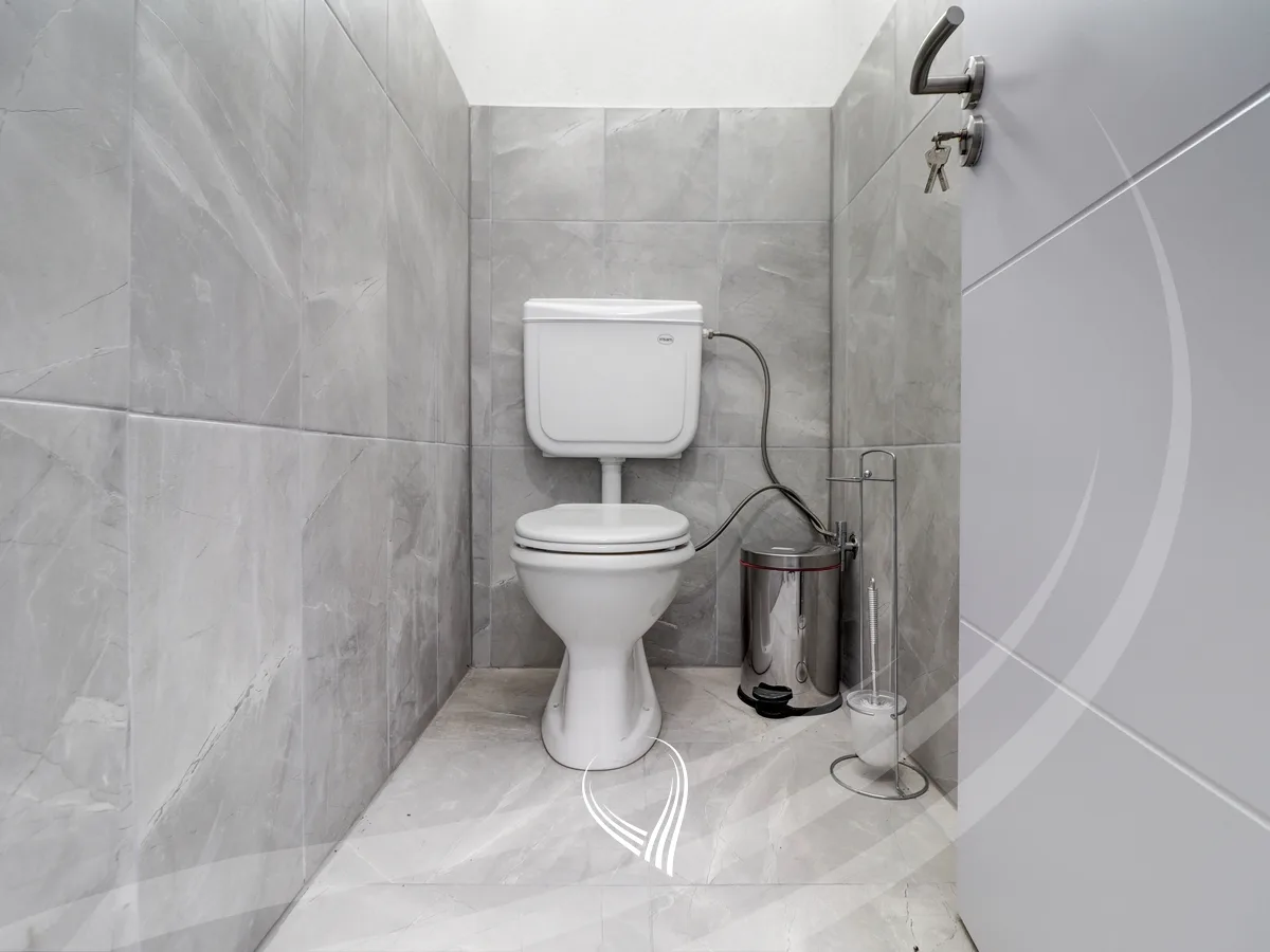 Depo 1700m² me qira në magjistralen Prishtinë – Lipjan