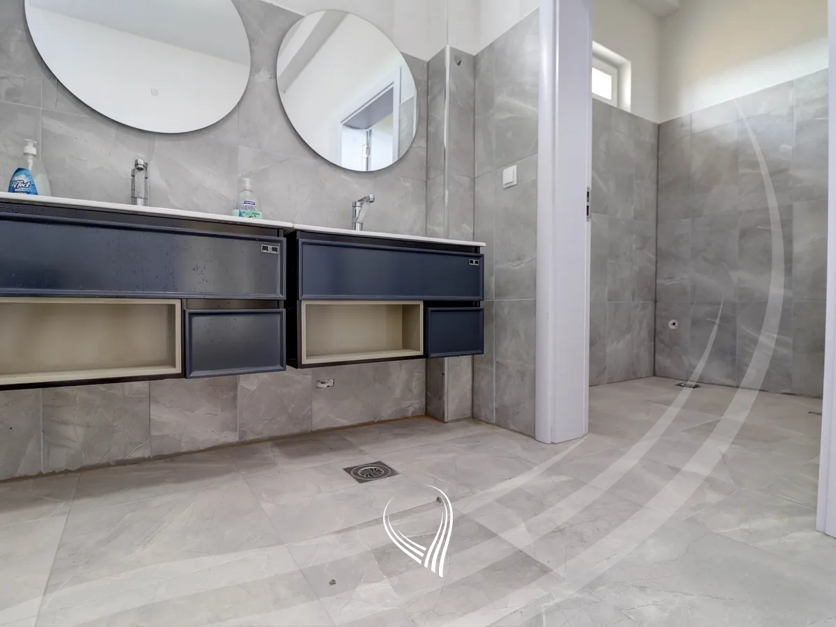 Depo 1700m² me qira në magjistralen Prishtinë – Lipjan