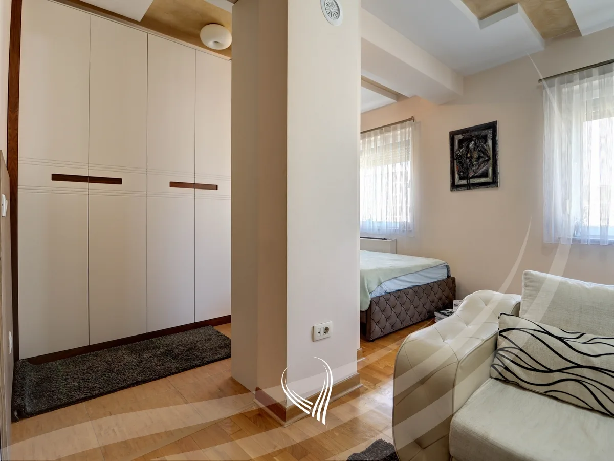 Banesë me 4 dhoma gjumi me qira në lagjen Arbëria – Dragaodan