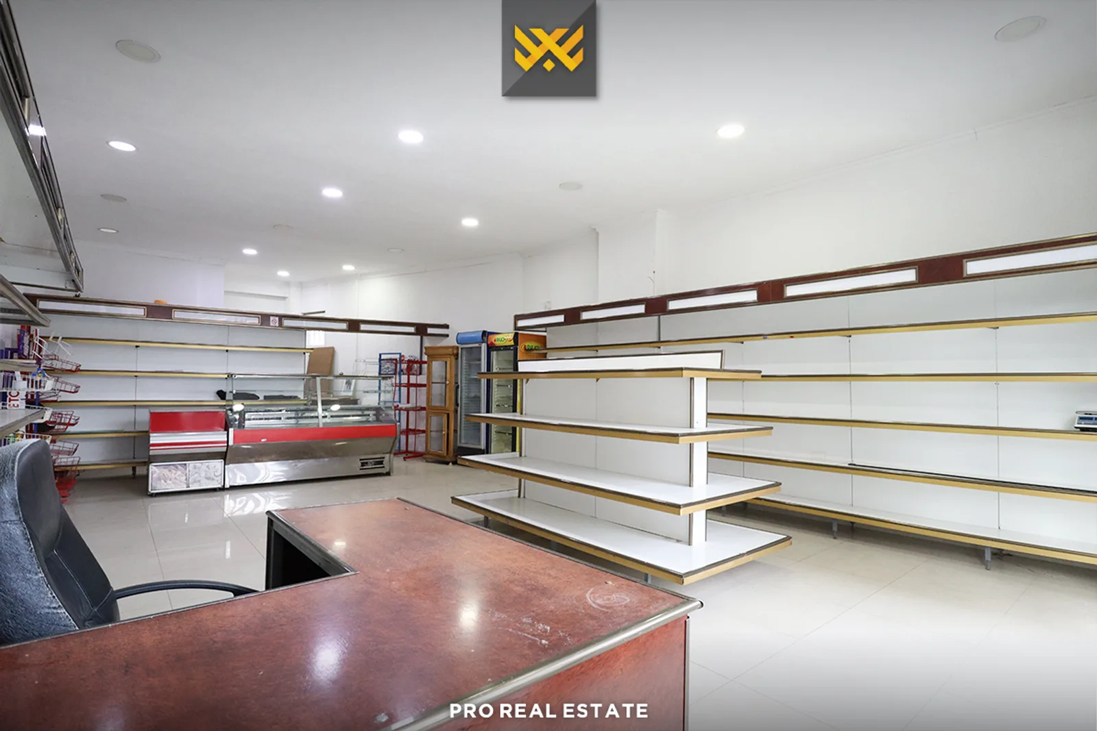 Lokal 75m² në #SHITJE në Tophane.