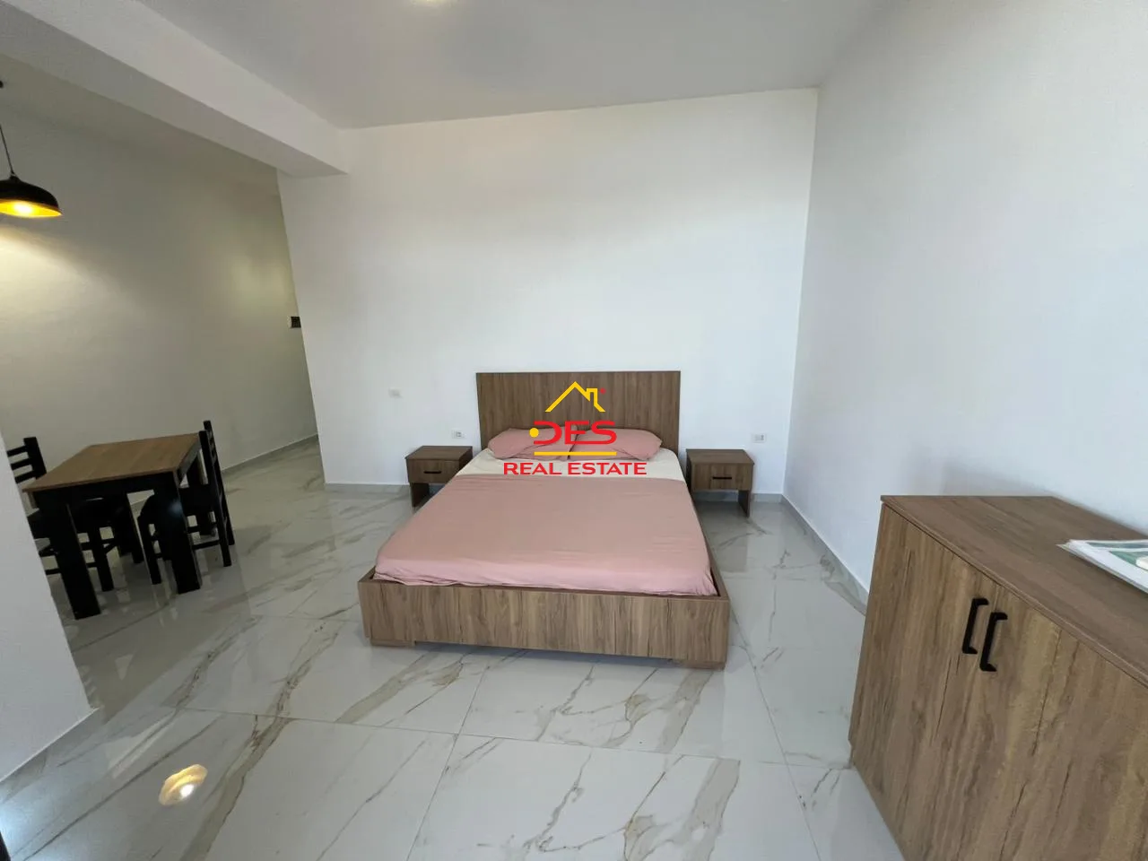 Shitet garsoniere në uji të ftohtë, vlorë