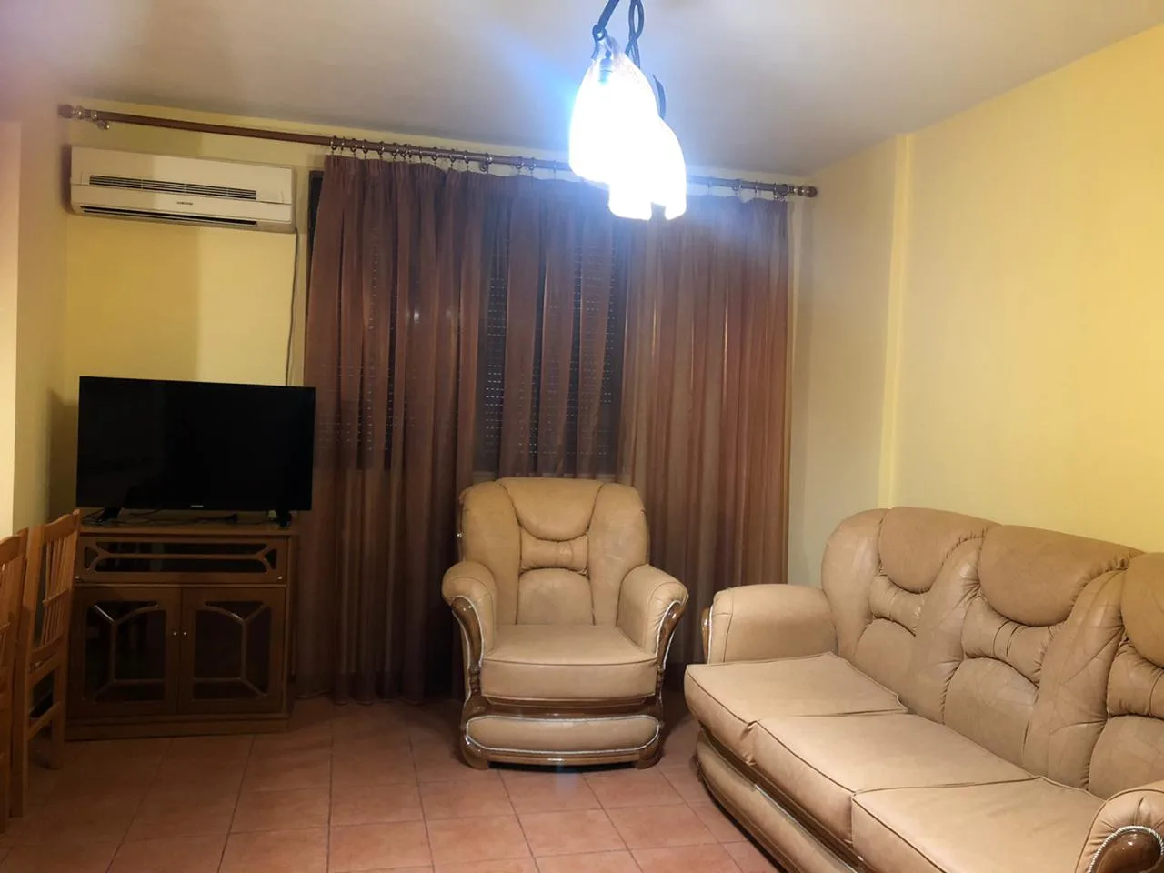 Jepet me qera apartament 1+1 ne rrugen ”ndre mjeda” tek ish parku autobuzave, tirane.
