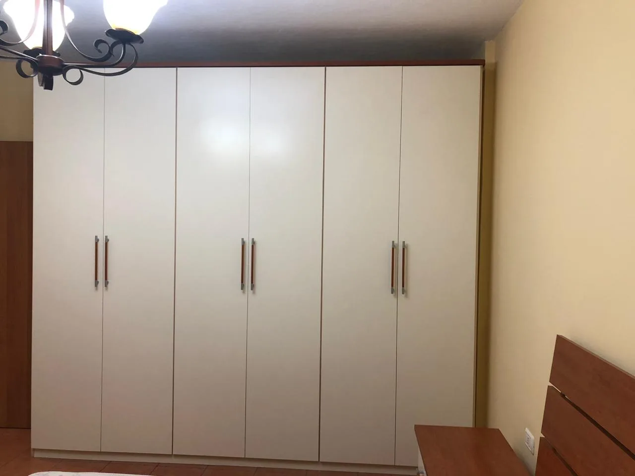 Jepet me qera apartament 1+1 ne rrugen ”ndre mjeda” tek ish parku autobuzave, tirane.