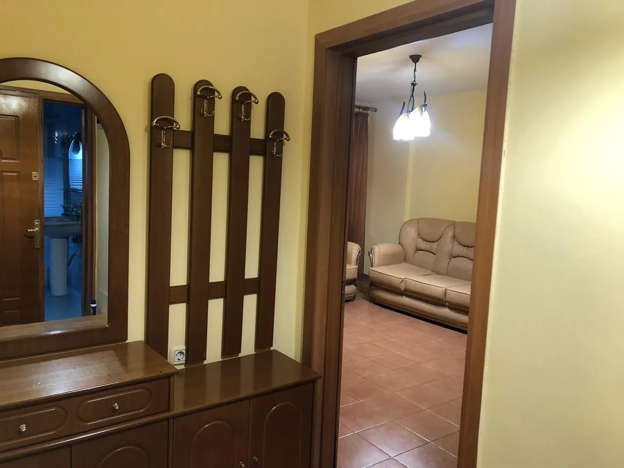 Jepet me qera apartament 1+1 ne rrugen ”ndre mjeda” tek ish parku autobuzave, tirane.