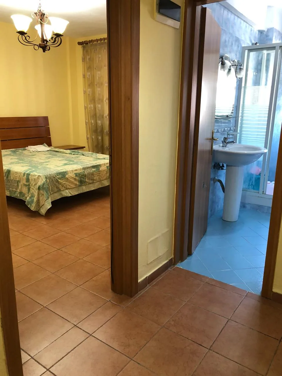 Jepet me qera apartament 1+1 ne rrugen ”ndre mjeda” tek ish parku autobuzave, tirane.