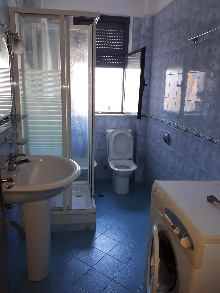 Jepet me qera apartament 1+1 ne rrugen ”ndre mjeda” tek ish parku autobuzave, tirane.