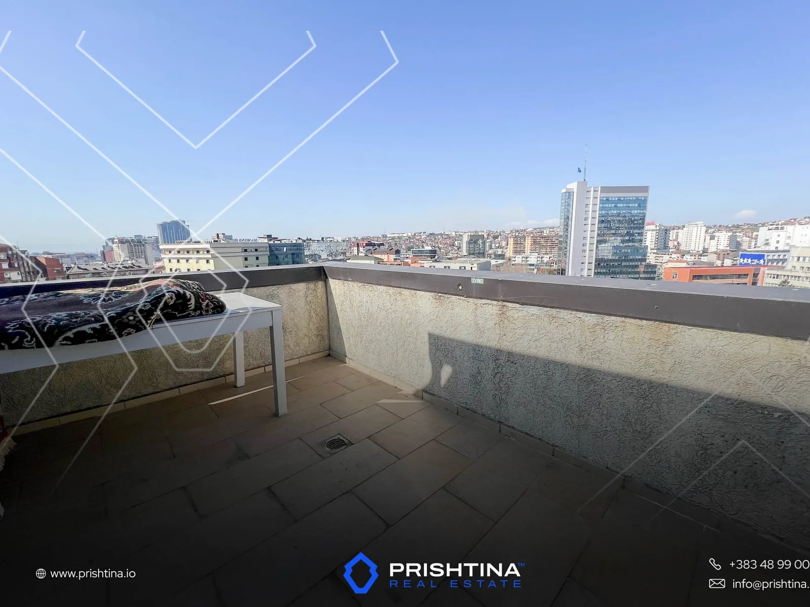 Banesë me qira 94m² në Qendër