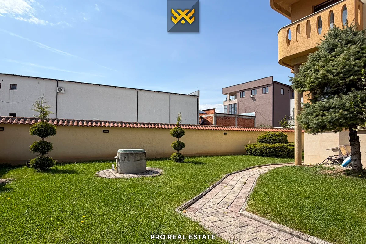 Shtëpi 420m² për #SHITJE në Veternik