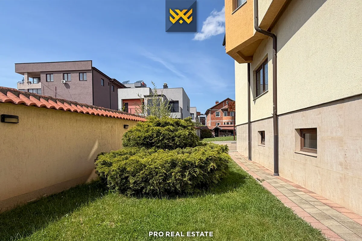 Shtëpi 420m² për #SHITJE në Veternik