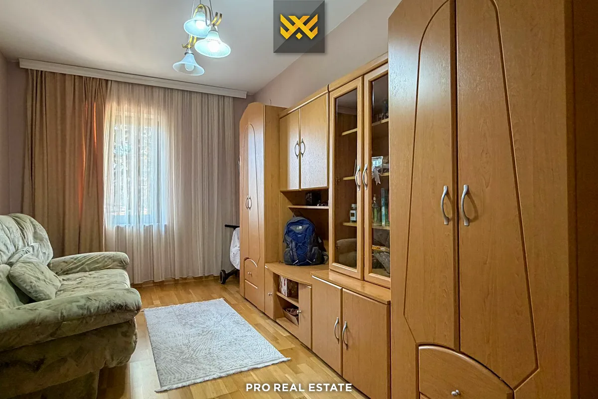 Shtëpi 420m² për #SHITJE në Veternik