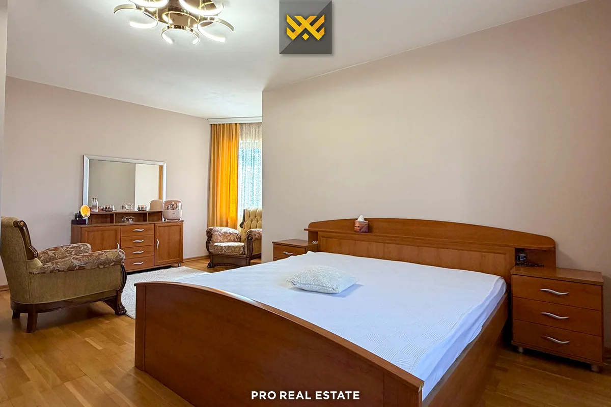 Shtëpi 420m² për #SHITJE në Veternik
