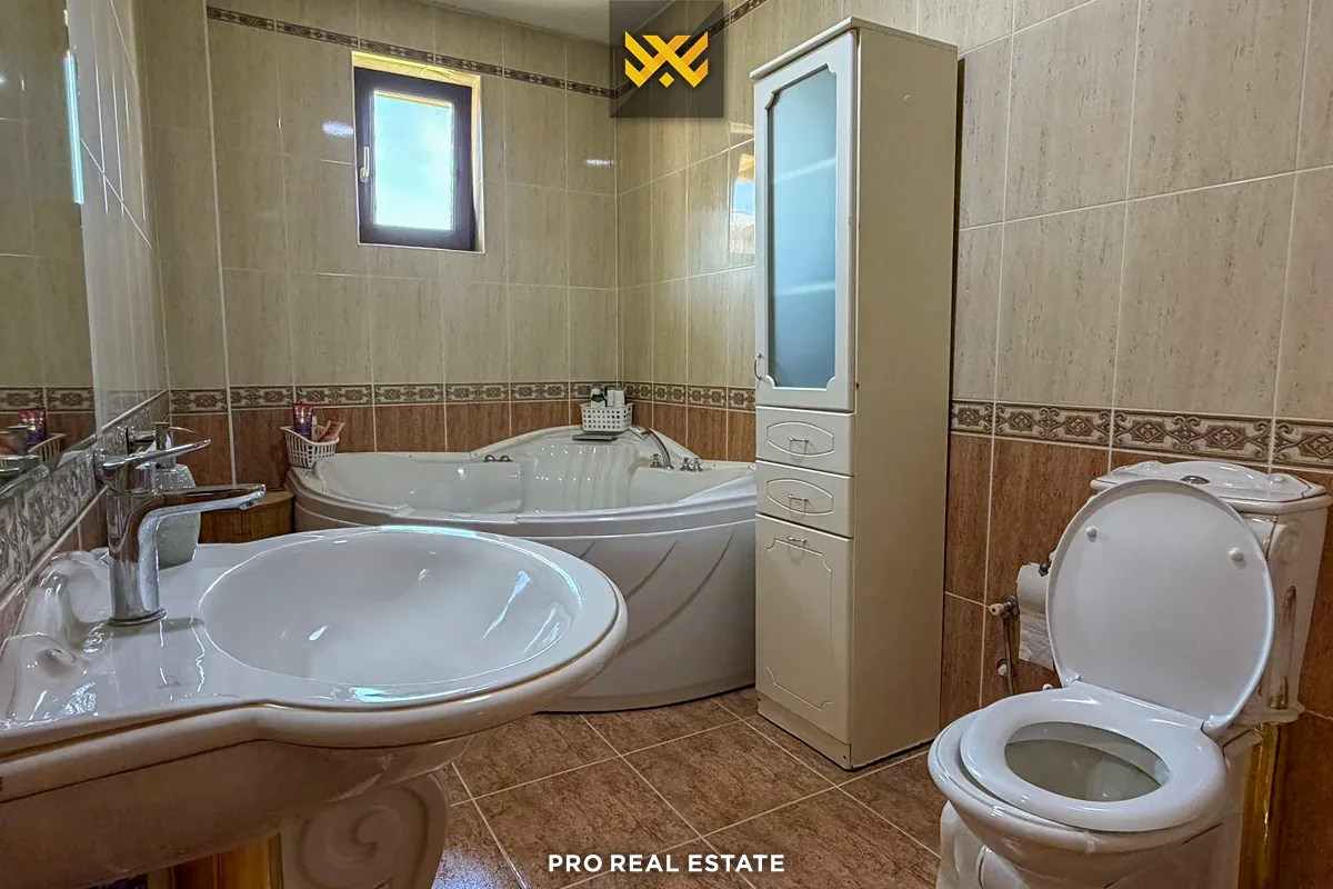 Shtëpi 420m² për #SHITJE në Veternik