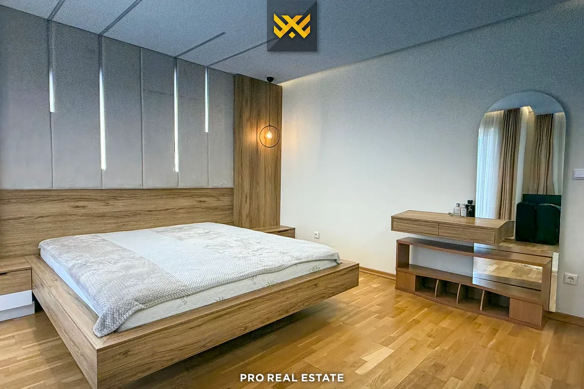 Shtëpi 420m² për #SHITJE në Veternik