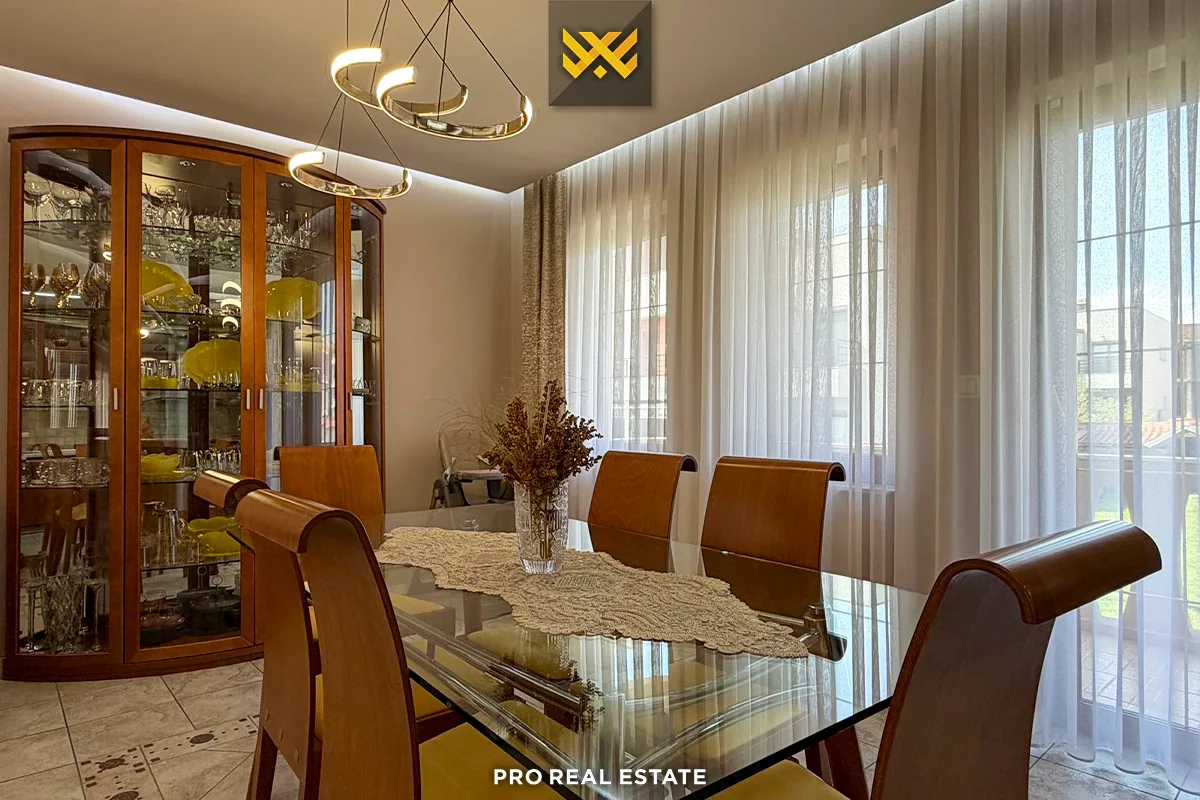 Shtëpi 420m² për #SHITJE në Veternik