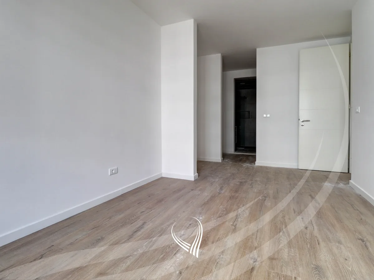 Zyre me 4 dhoma pune me qira në lagjen Mati 1 – Kodrina