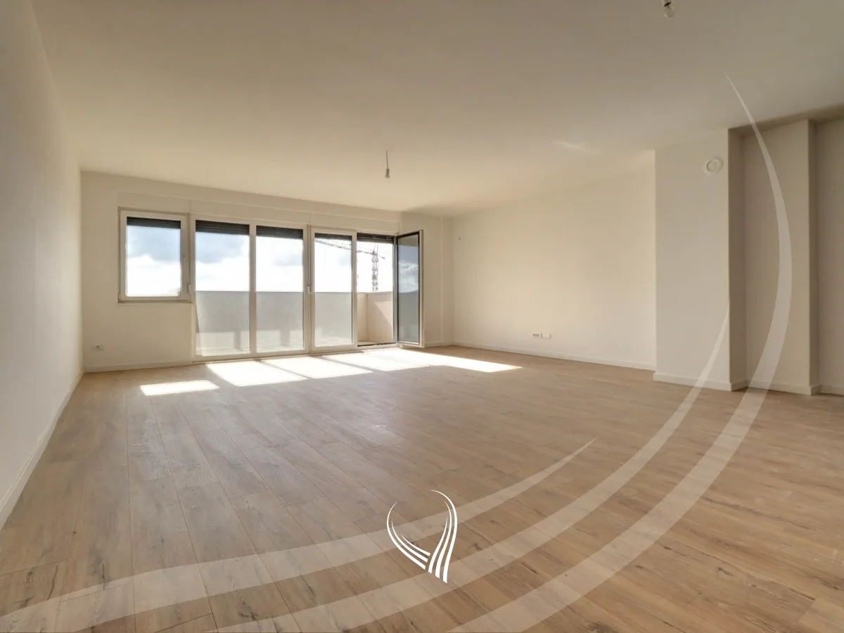 Zyre me 4 dhoma pune me qira në lagjen Mati 1 – Kodrina
