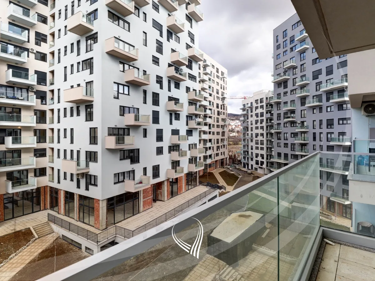Zyre me 4 dhoma pune me qira në lagjen Mati 1 – Kodrina