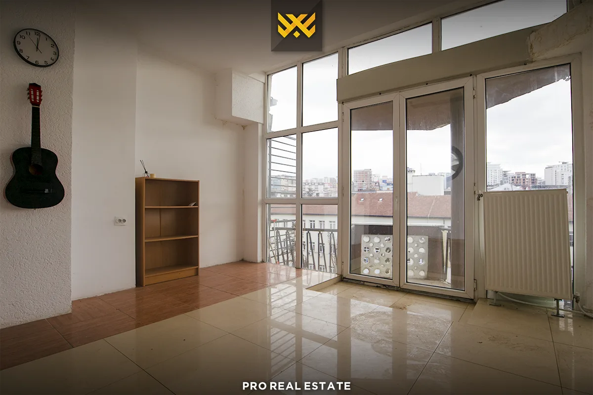 Banesë - Zyrë 54m² me #QIRA në Qendër