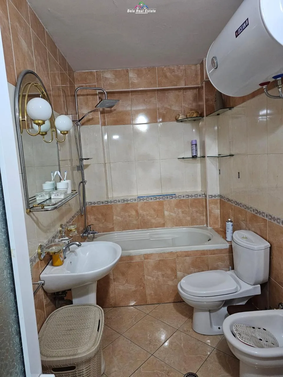 Apartament me qera 2+1+2 ne Bllok (ID B221259) Tirane