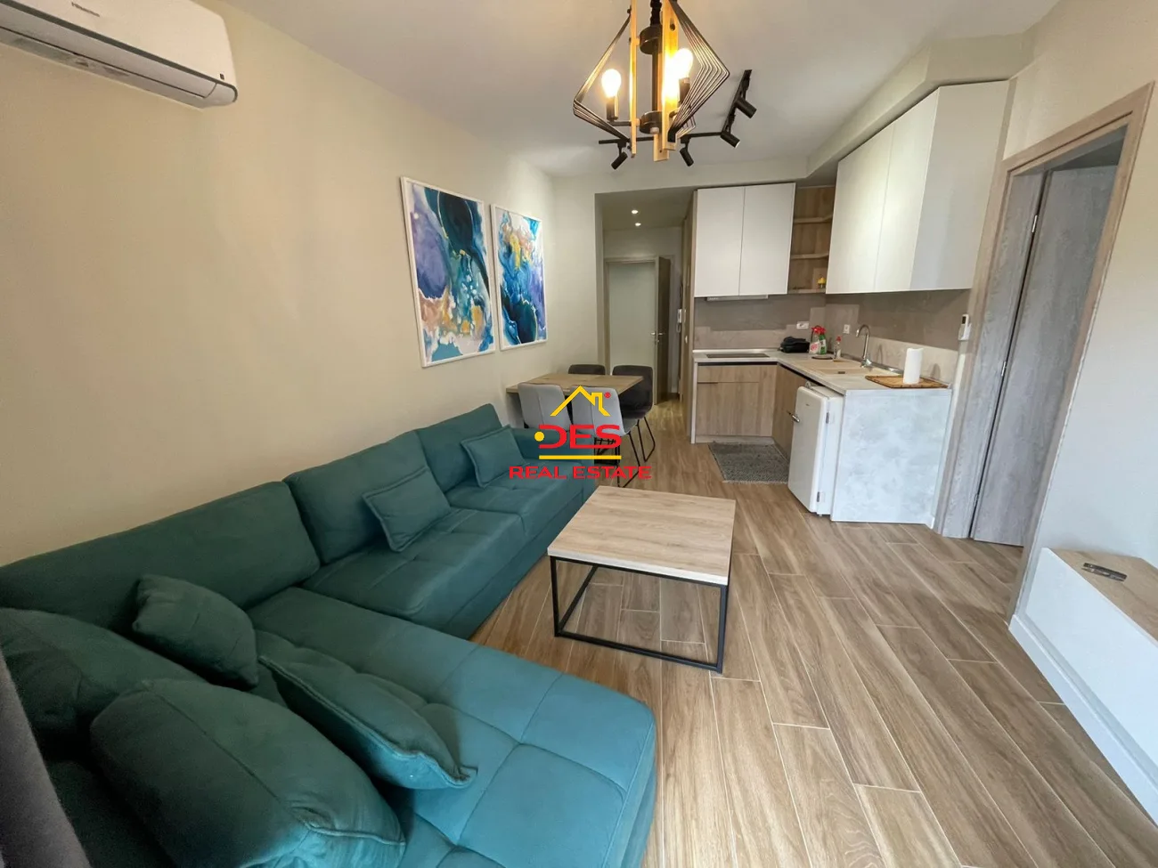 Shitet apartament 2+1+2 në sarandë