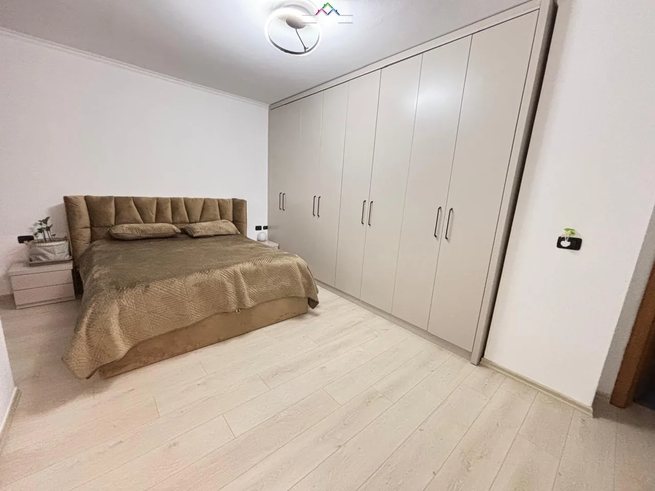 Apartament Me Qera 2+1 Tek Brryli (ID B2201695) Tirane