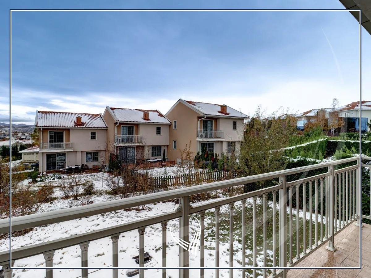 Shtëpi me 4 dhoma gjumi me qira në Fshat Ndërkombëtar - International Village