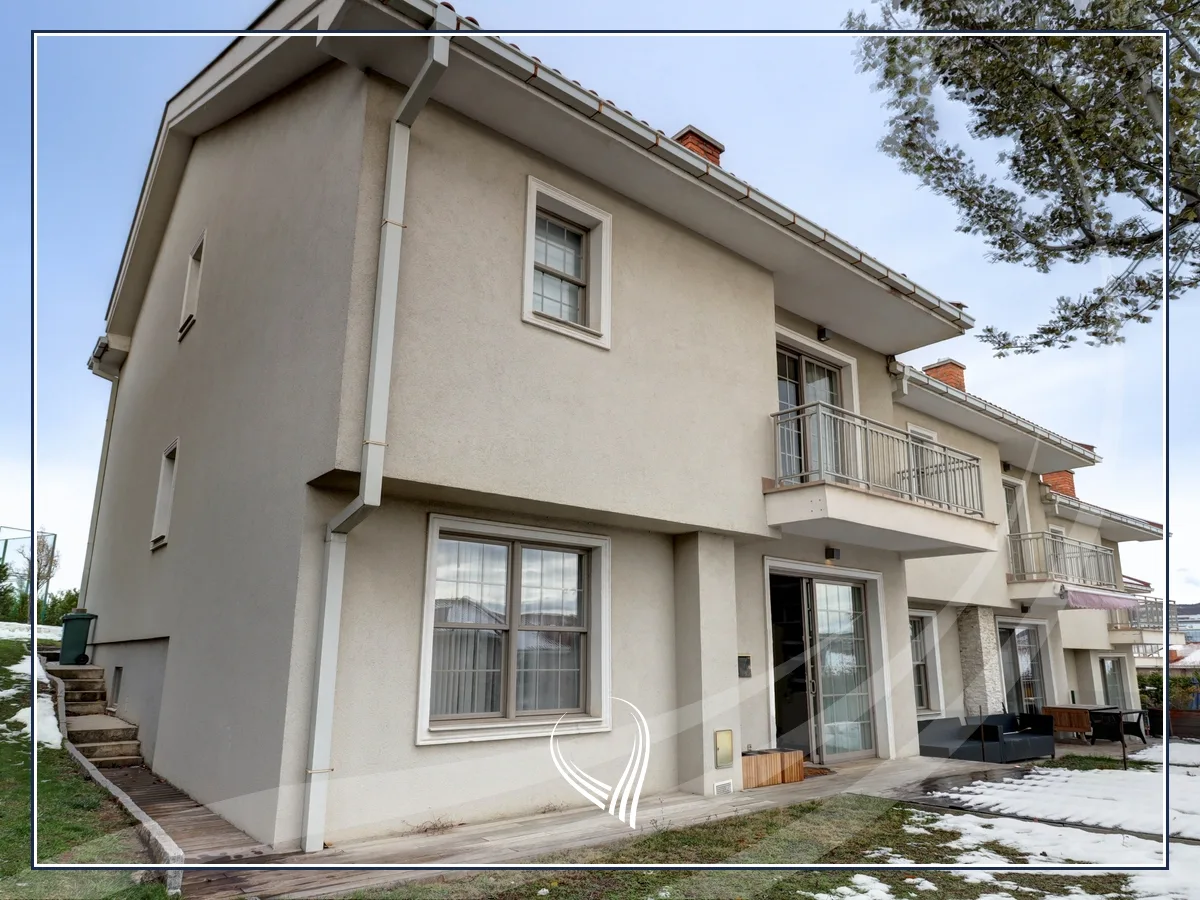 Shtëpi me 4 dhoma gjumi me qira në Fshat Ndërkombëtar - International Village