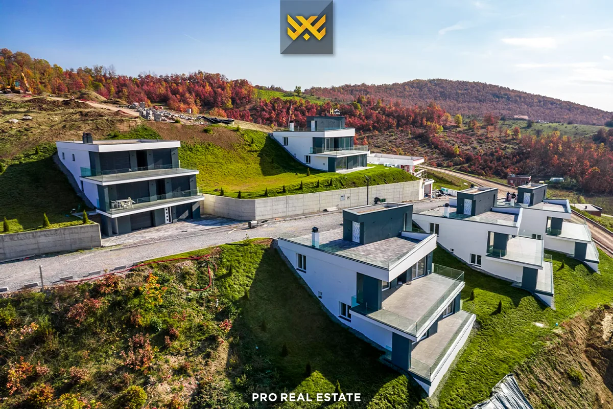 Villa të tipeve të ndryshme në #SHITJE në Kamenicë.