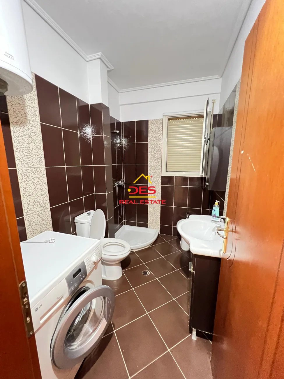 Jepet me qira apartament 2+1 te rruga e çipajve,vlorë!
