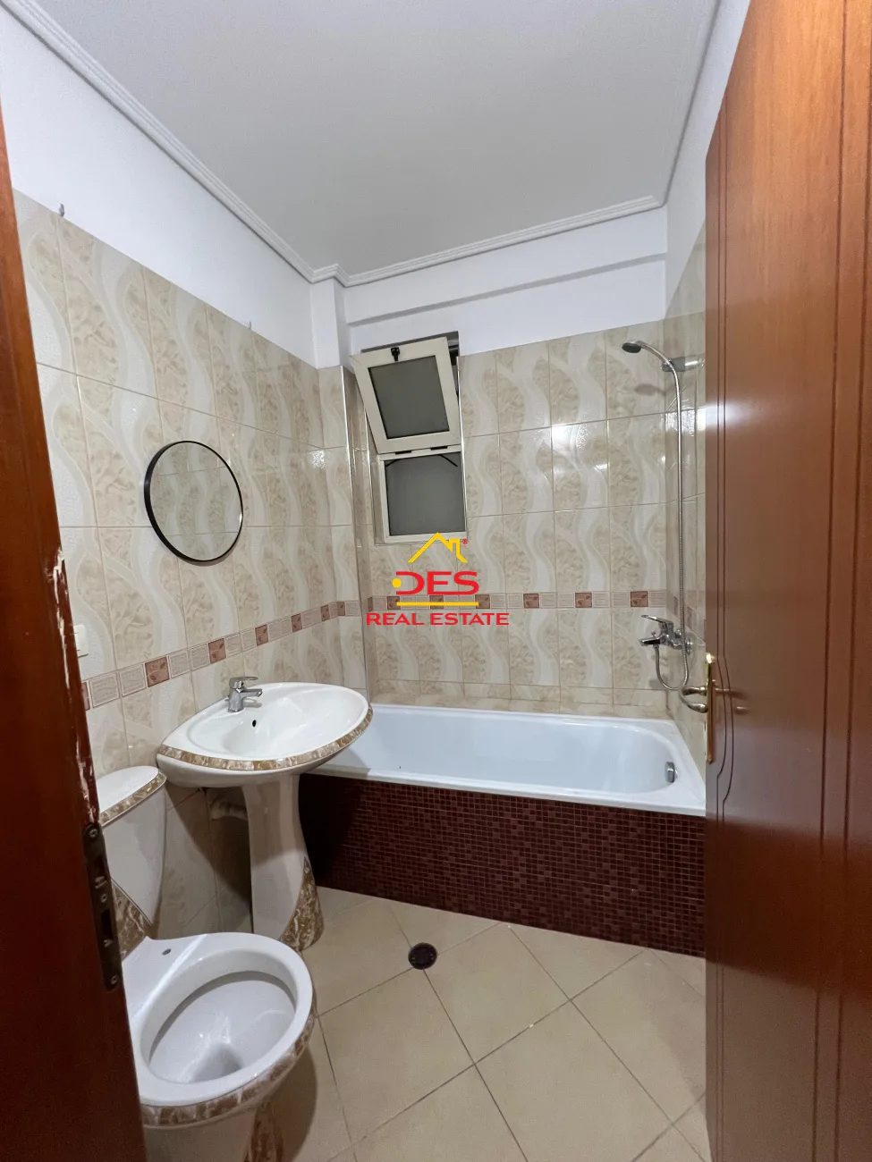Jepet me qira apartament 2+1 te rruga e çipajve,vlorë!