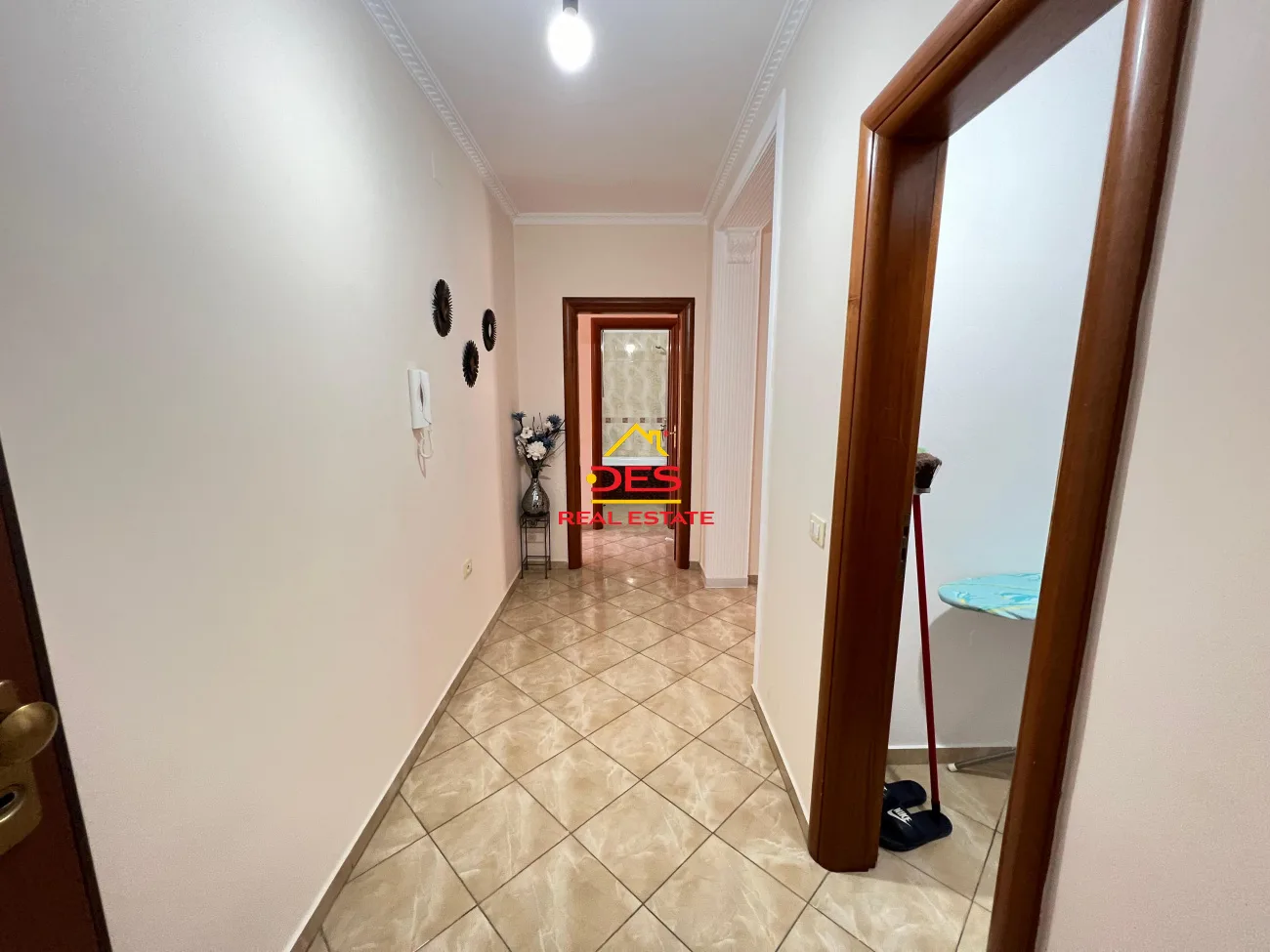 Jepet me qira apartament 2+1 te rruga e çipajve,vlorë!