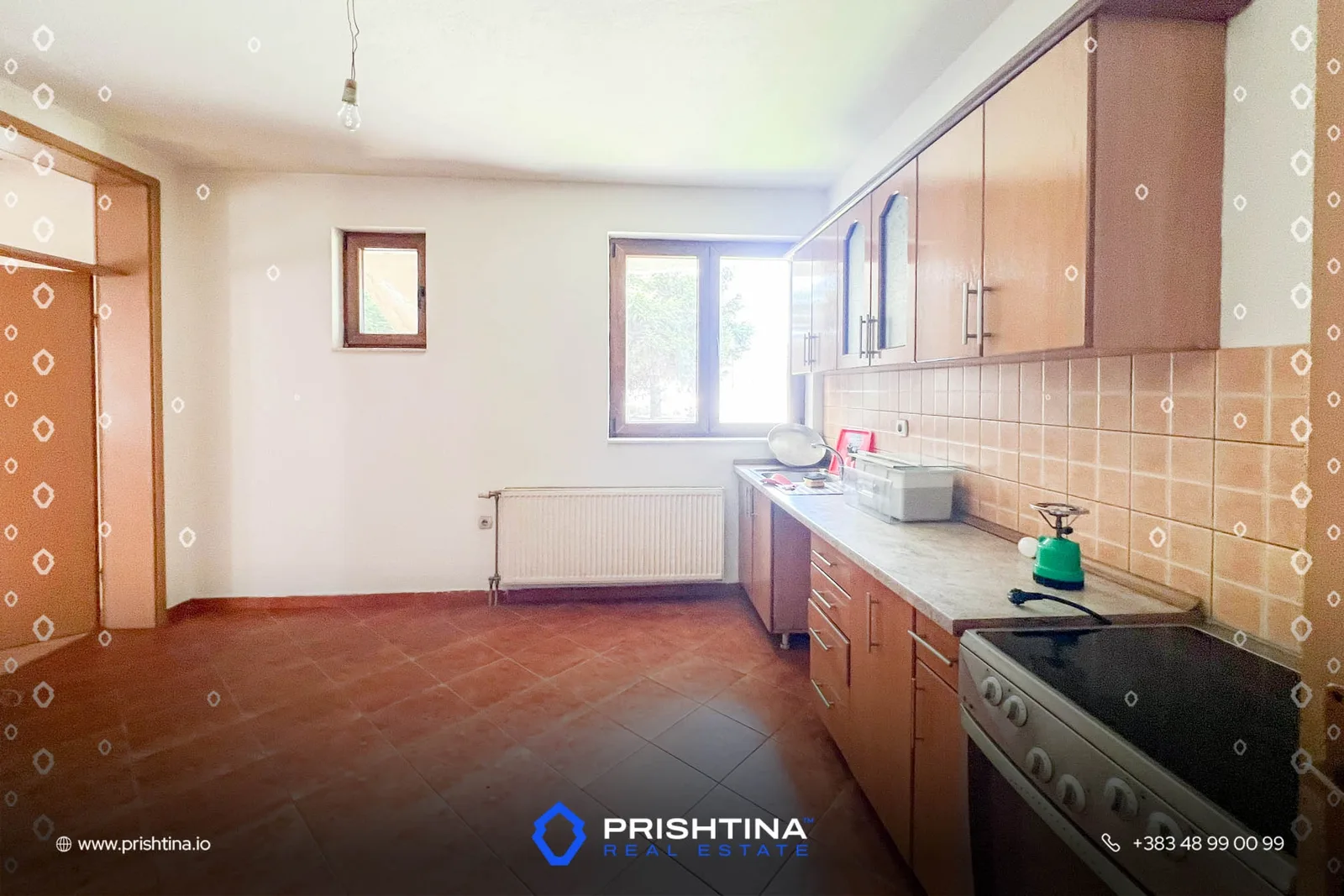 Shtëpi në shitje 415m² + 4 ari tokë në Lagjen Qëndresa
