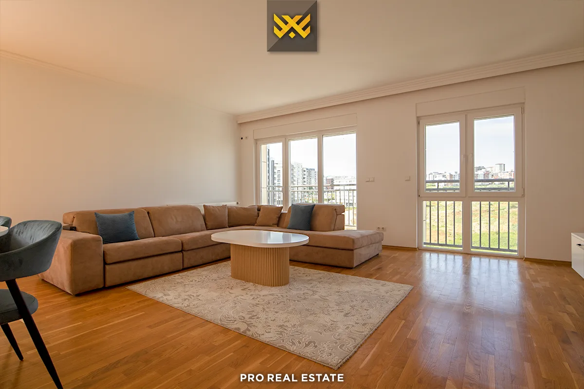 Banesë Penthouse 130m² + 300m² me #QIRA në Rrugën C