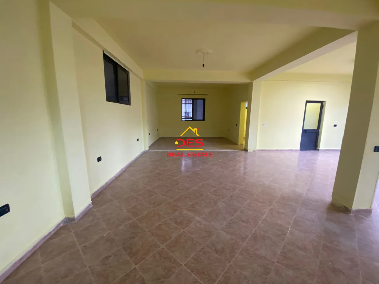 Jepet me qira ambient komercial në misto mame, tiranë