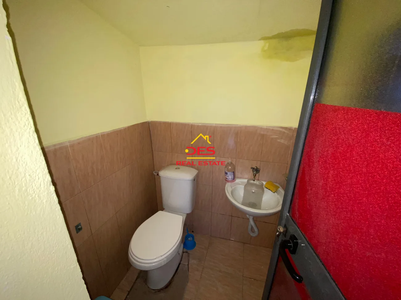 Jepet me qira ambient komercial në misto mame, tiranë