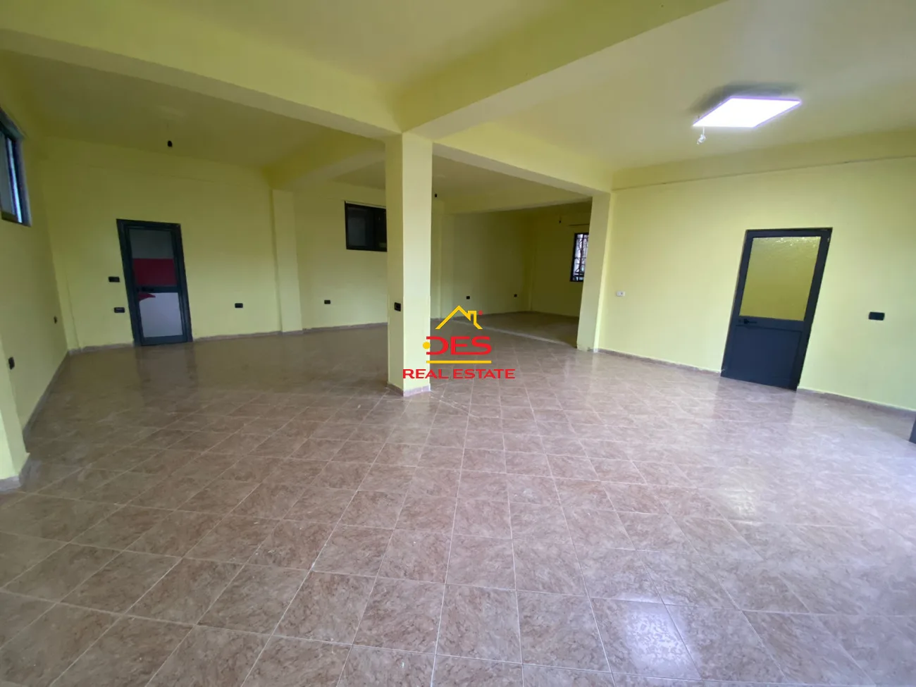 Jepet me qira ambient komercial në misto mame, tiranë