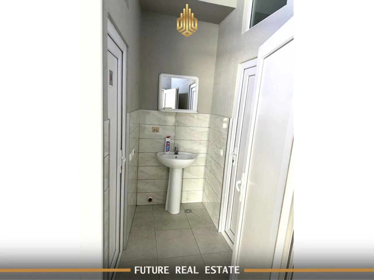 📍 Zyre me QIRA – 250m² – Prishtinë – Lagja Tophane afër Rrjetit të Grave të Kosovës