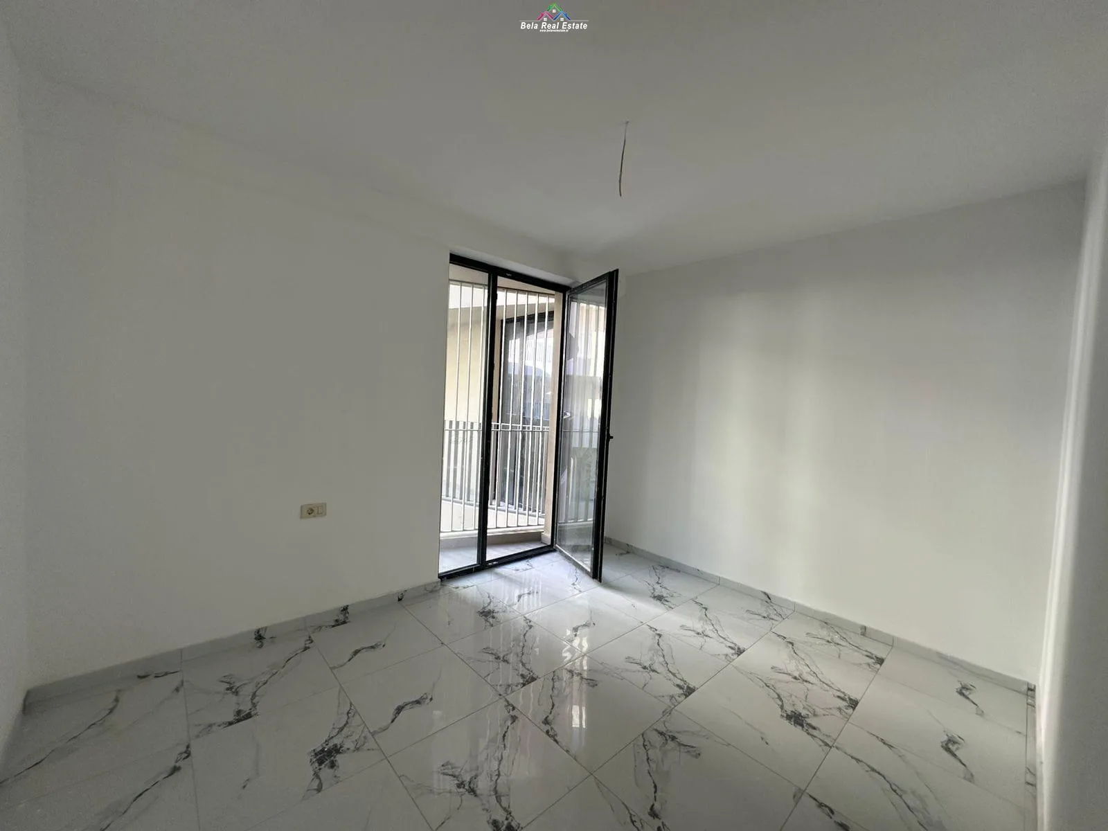 Zyre Me Qera 2+1 Tek Mine Peza (ID BZ2725) Tirane