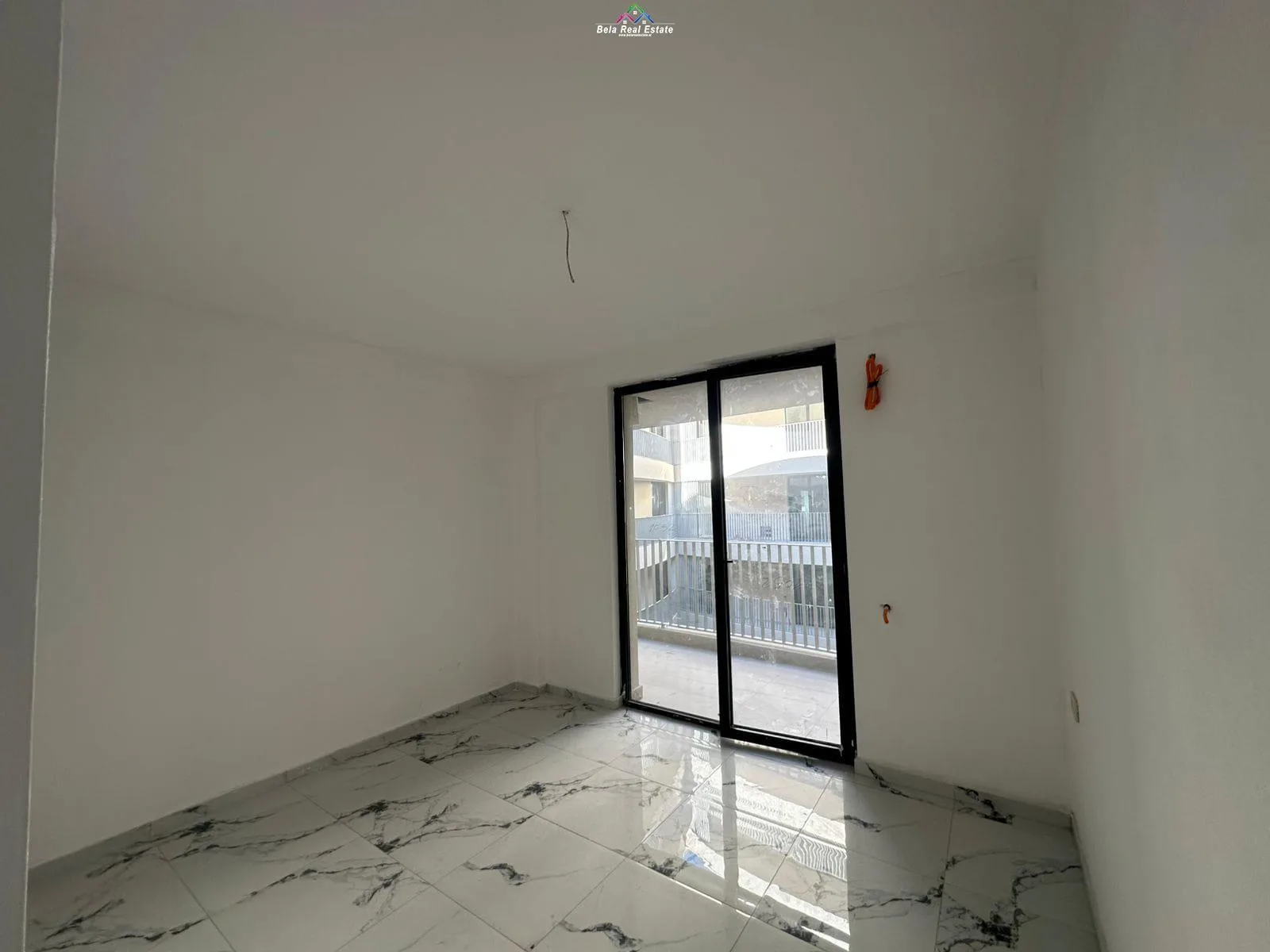 Zyre Me Qera 2+1 Tek Mine Peza (ID BZ2725) Tirane