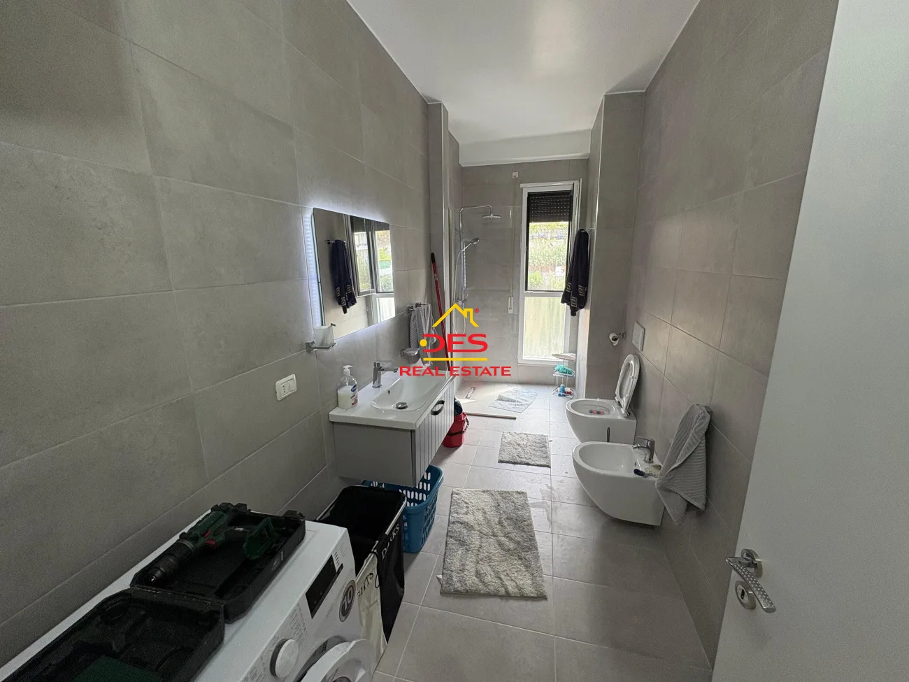 JEPET APARTAMENT 1+1 ME QIRA NË LUNGOMARE, VLORË 📍 Pranë Shkollës së Marinës