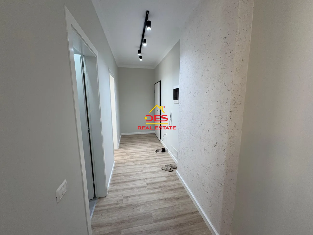 JEPET APARTAMENT 1+1 ME QIRA NË LUNGOMARE, VLORË 📍 Pranë Shkollës së Marinës